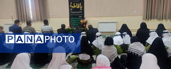 محفل انس با قرآن در دبستان شاهد دخترانه حضرت معصومه (س)