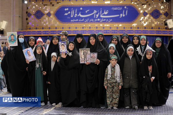 دیدار خانواده شهدای اقتدار با رهبر انقلاب در روز میلاد امیرالمومنین علیه‌السلام