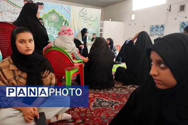 محفل قرآنی و حلقه صالحین در پایگاه مقاومت حضرت زینب (س) داریون 