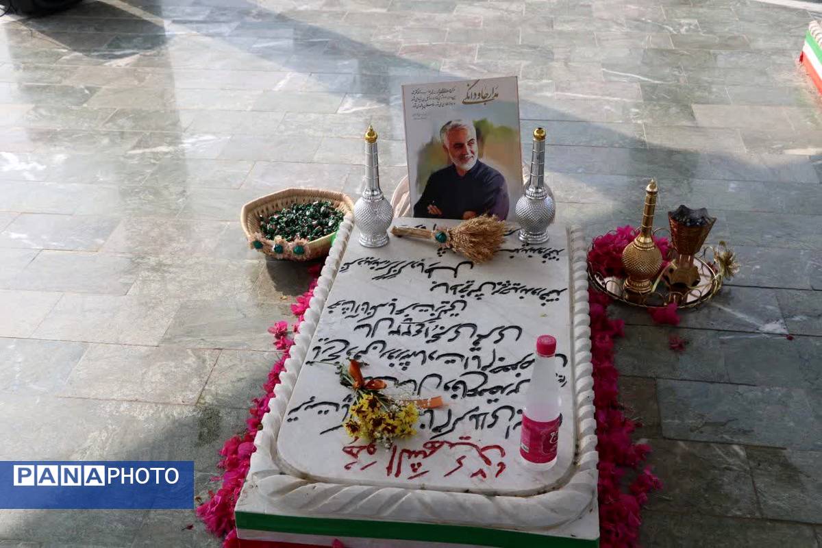 تجدید میثاق با شهدا و آرمانهای انقلاب در آغاز هفته دفاع مقدس