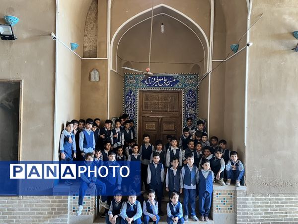 بازدید دانش‌آموزان میبدی از بافت سنتی شهرستان 