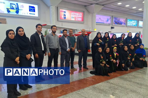 استقبال از زائران حرم امام رئوف در فرودگاه شیراز