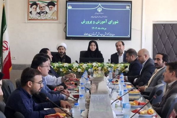 ساماندهی عادلانه معلمان و حمایت از دانش‌آموزان کم‌بضاعت در اولویت پروژه مهر است