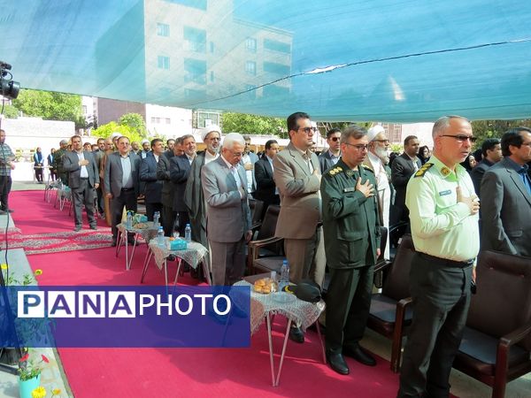 نواختن زنگ سپاس معلم در هنرستان محمودیه بجنورد
