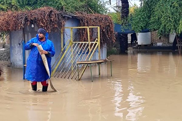 وقوع سیل به علت بارش شدید باران در فاریاب کرمان