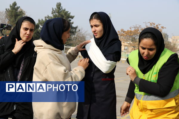 مانور زلزله در هنرستان عباس صیرفی
