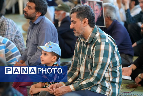 حضور مدیرکل آموزش‌وپرورش استان در نماز جمعۀ شهر اصفهان