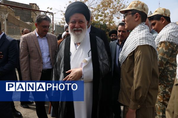زنگ نماز در دبیرستان برزگر با حضور آیت الله علم الهدی 