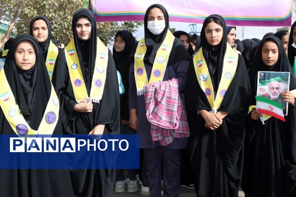 حضور پرشور دانش‌آموزان شهرستان صالح‌آباد در راهپیمایی روز ۱۳ آبان