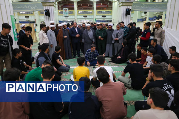 هم‌نشینی معنویت و تعلیم در مسجد