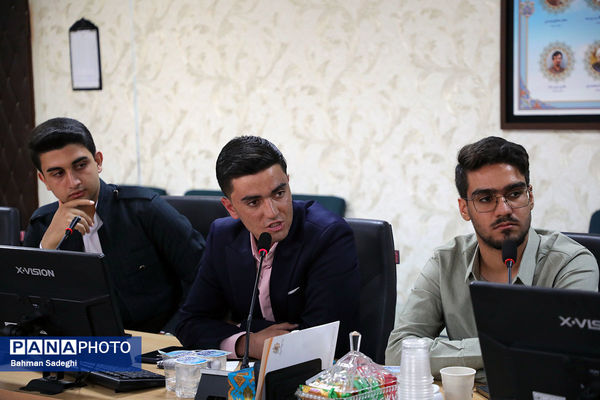 دیدار اعضای هیات مدیره مجلس دانش‌آموزی با دبیرکل شورای عالی آموزش و پرورش
