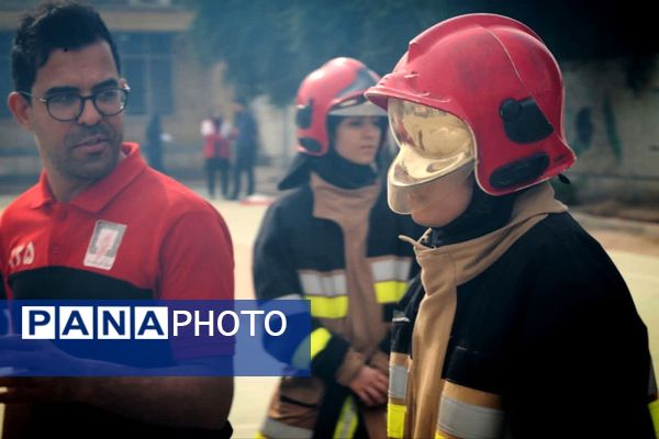 تمرین عملی دانش‌آموزان خوزستان برای بیست و هفتمین مانور سراسری زلزله