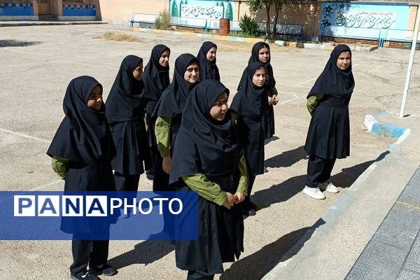 مانور بازگشایی مدارس در دبیرستان حجاب و تربیت شهرستان هلیلان 