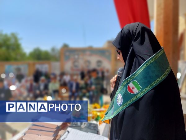 نواختن زنگ سپاس معلم در دبستان دخترانه شاهد نرگس