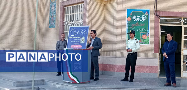 رئیس پلیس فتا کاشمر در مراسم صبحگاه دبیرستان آیت‌الله خامنه‌ای بر هوشیاری در فضای مجازی تأکید کرد