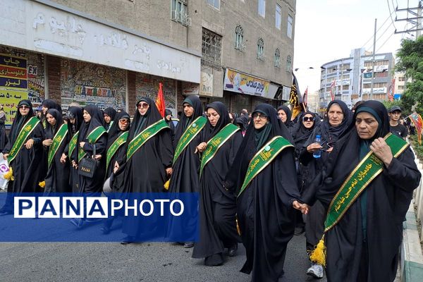 طنین فریاد «لبیک یا حسین(ع)» در پیاده‌روی باشکوه جاماندگان اربعین حسینی در شهرستان قدس