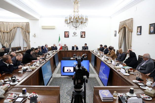 عارف: مخالف ایجاد محدودیت در فضای مجازی هستم