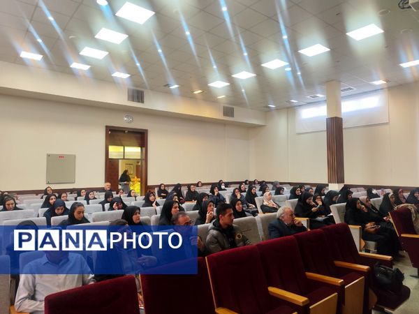 نشست تخصصی رابطین پژوهش؛ گامی برای توسعه علمی مدارس ناحیه ۶