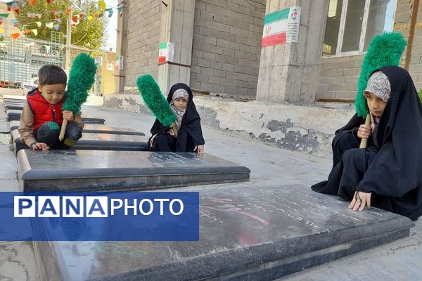 غبارروبی مزار شهدا در امام زاده حسن(ع) نسیم‌شهر