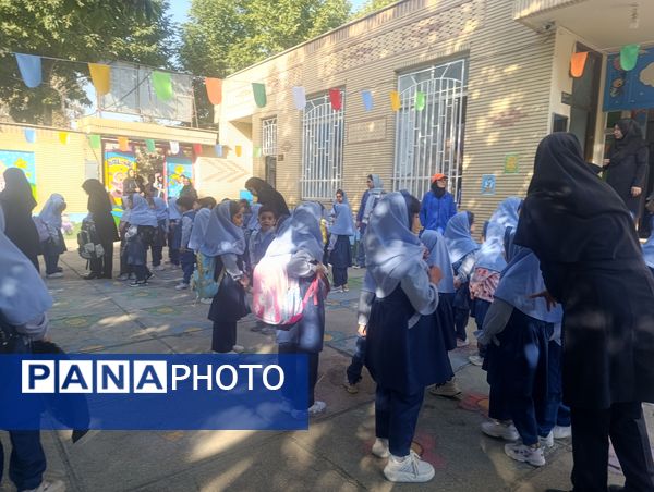 زنگ آغاز مهر در دبستان دخترانه مهر و ماه آشخانه 