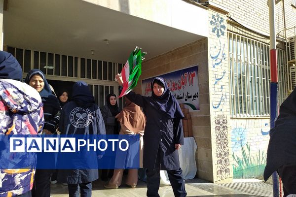 طنین غیرت و بیداری نسل نو در برابر استکبار