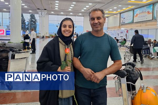 استقبال از زائران حرم امام رئوف در فرودگاه شیراز