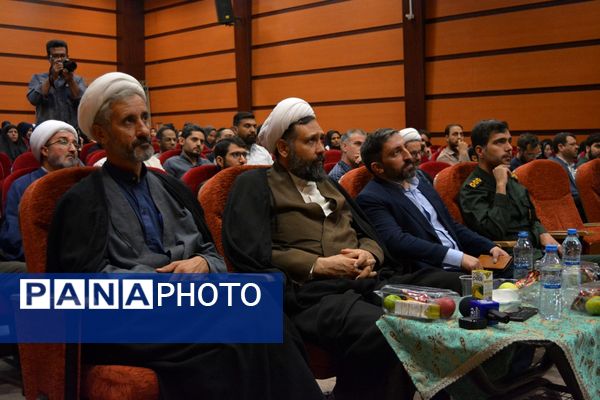 نشست هم‌اندیشی معاونین پرورشی، روحانیون امین و ائمه جماعات در بهارستان‌دو
