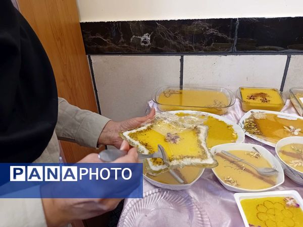 جشنواره شله زرد به مناسبت هفته بهداشت روان در مدرسه مادرمهربان خلیل آباد