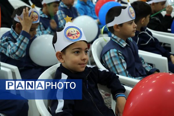 لبخند در صف صبحانه