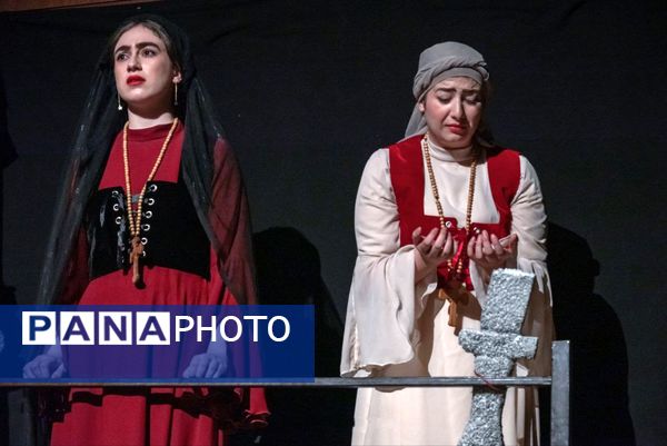 تئاتر «ترسا و پارسا» در جوانرود 