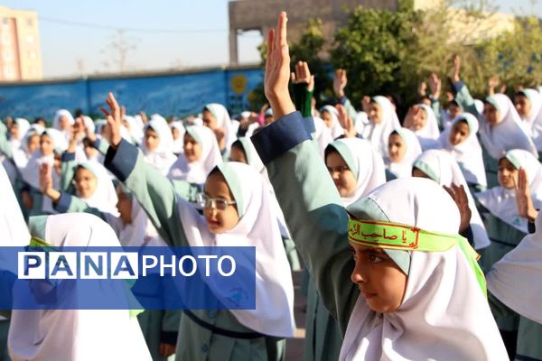 مراسم صبحگاه مهدوی در مدرسه شاهد نیک‌اندیشان