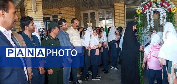 مراسم گرامیداشت هفته دفاع مقدس و آغاز سال تحصیلی جدید، در مدارس شهرستان چرداول 