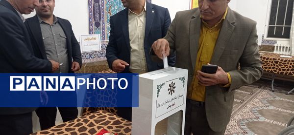 برگزاری جلسه انجمن اولیا و مربیان در دبیرستان استعداد های درخشان شهید بهشتی کاشمر