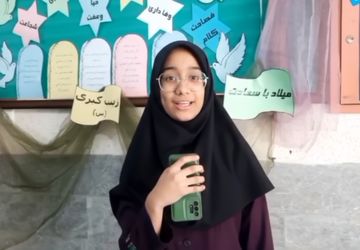 یزدگردی با عینک واقعیت مجازی در دبیرستان دخترانه عفت