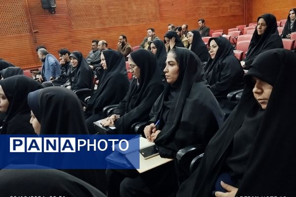 جلسه هم اندیشی و نشست توجیهی مدیران مدارس شهرستان ورامین