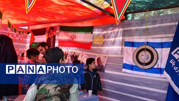 برپایی غرفه‌های سازمان دانش‌آموزی خراسان‌جنوبی در راهپیمایی 13 آبان