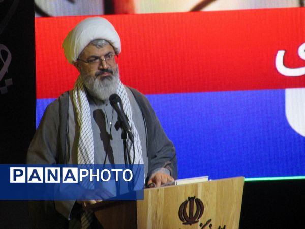 آیین اختتامیه ترنم وحی با تجلیل از برترین های قرآنی