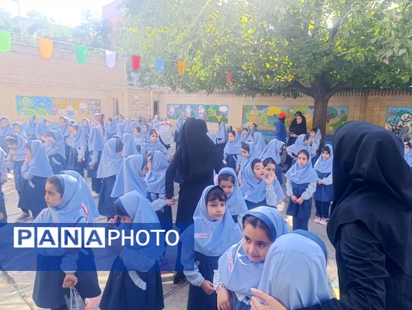 زنگ آغاز مهر در دبستان دخترانه مهر و ماه آشخانه 