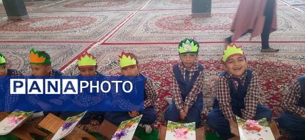 مراسم عهد و پیمان با قرآن در دبستان قمر بنی هاشم شهرستان زارچ