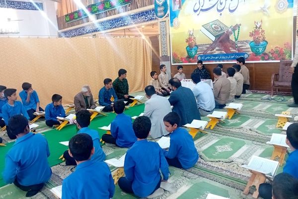 آیین تجلیل از قرآن آموزان با عنوان درخشش ستارگان قرآنی