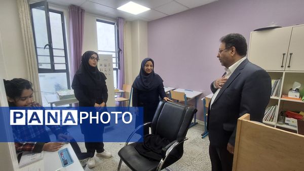 مدیر آموزش‌وپرورش منطقه ۱۴ تهران از کارکنان مدرسه اتیسم راد تقدیر کرد