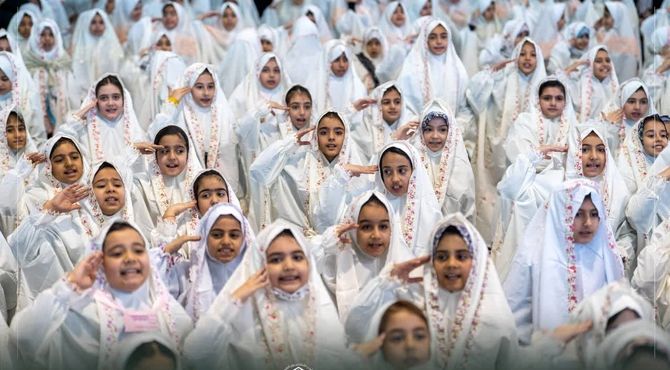 جشن تکلیف دانش‌آموزان دختر پایه سوم منطقه 14 تهران