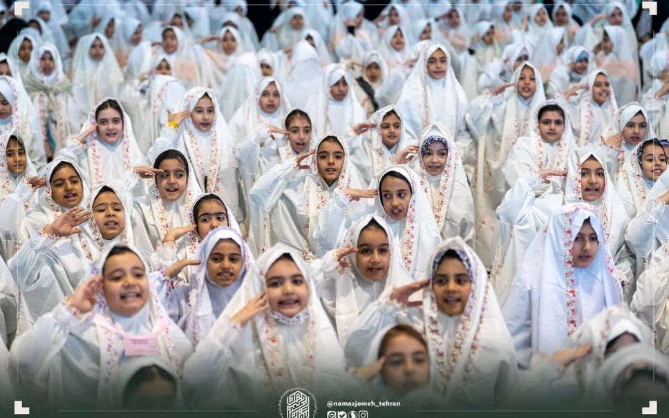 جشن تکلیف دانش‌آموزان دختر پایه سوم منطقه 14 تهران