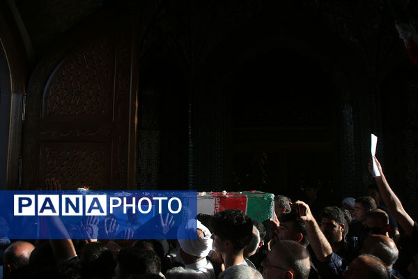 تشییع پیکرهای مطهر 8 شهید جنایات رژیم صهیونیستی در قم