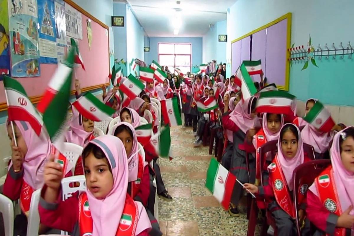 جشن شکوفهها در فومن؛ ۷۵۸ کلاساولی سال تحصیلی را آغاز کردند