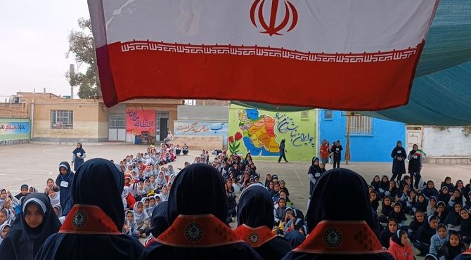 مراسم یوم الله ۱۳ آبان و روز دانش آموز در مدرسه ناهید نخودی 
