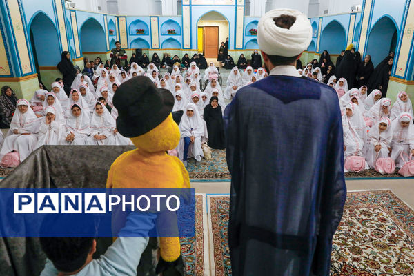 جشن تکلیف ۲۰۰ دانش آموز بانیاز ویژه مشهدی در رواق کودک حرم مطهر رضوی 