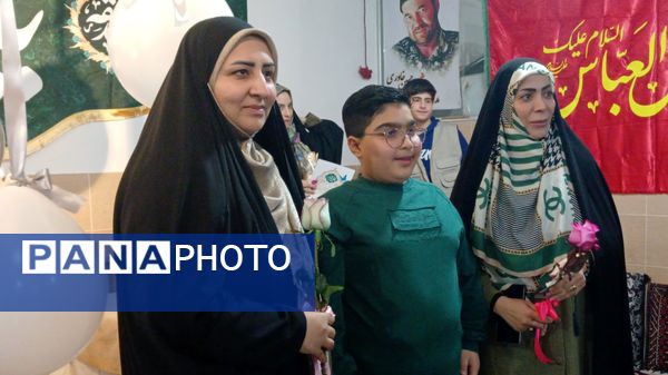 تقدیر دانش‌آموزان فعال فرهنگی‌هنری از مادرانشان با همکاری مربی در محمدشهر کرج