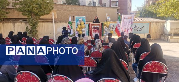 دانش‌آموزان دبیرستان نمونه فضیلت با شوروشوق به استقبال سال تحصیلی جدید رفتند