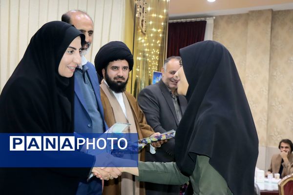 جشن فارغ‌التحصیلی دانش‌آموزان دختر بروجنی